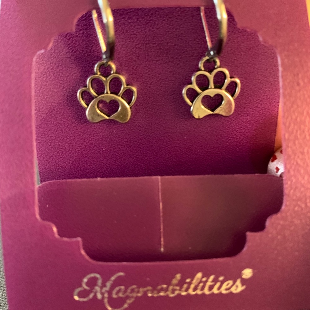 Magnabilities Paw earrings